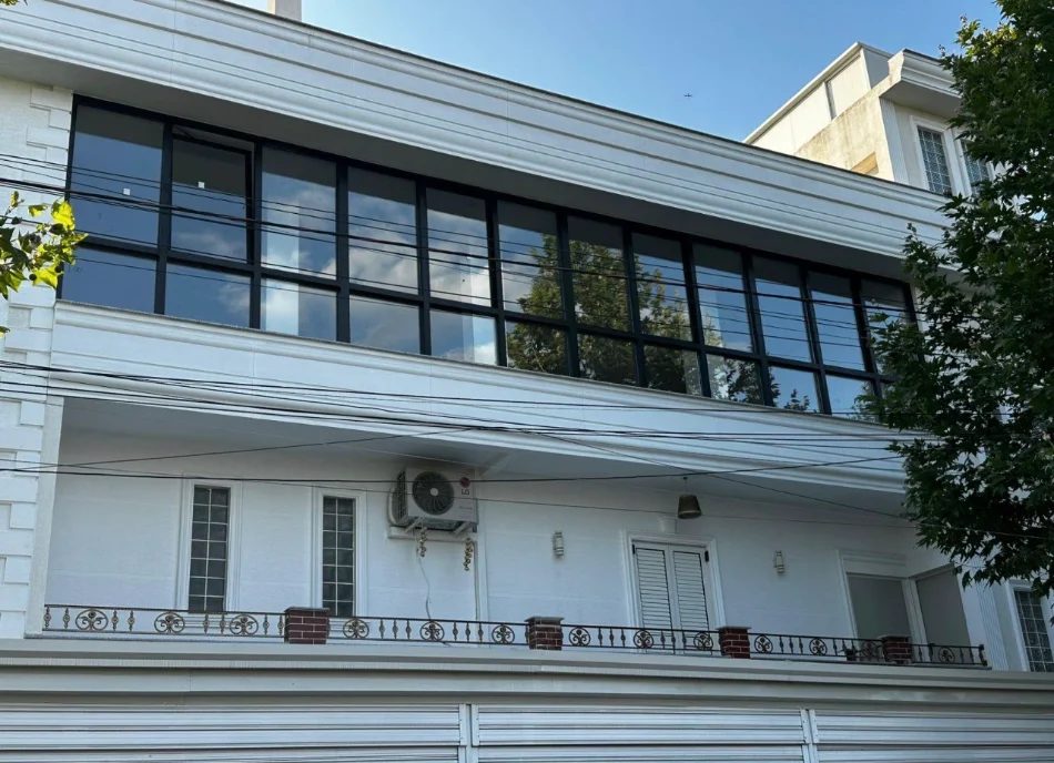 Tirane, jap me qera Objekti Biznesi sall e hapur 800 €