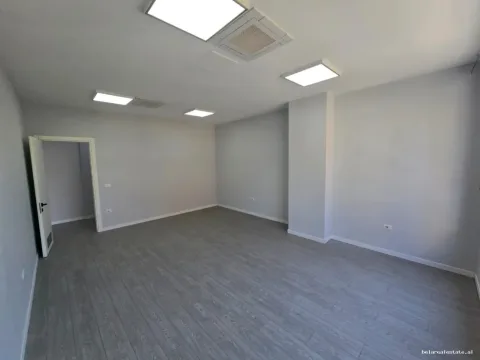 Tirane, jepet me qera zyre Kati 2, 400 m² 5.200 € (rruga e dibres)