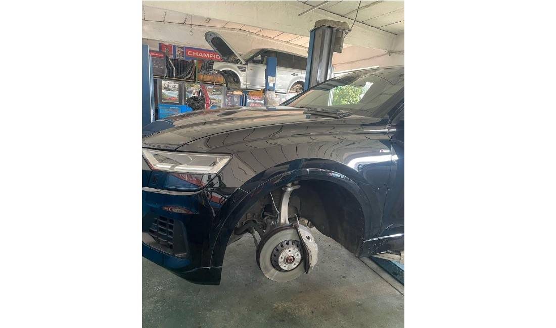 Auto servis ofron lubrifikant dhe bateri, pjese embimi te reja, konvergjence dhe testim ndotje per benzine