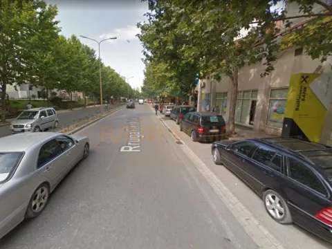 Tirane, shitet ambjent biznesi Kati 0, 160 m² 190.000 € (Rruga Ferit Xhajko)