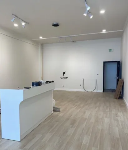 Tirane, jepet me qera dyqan Kati 1, 130 m² 2.000 € (RRUGA FERIT XHAJKO)