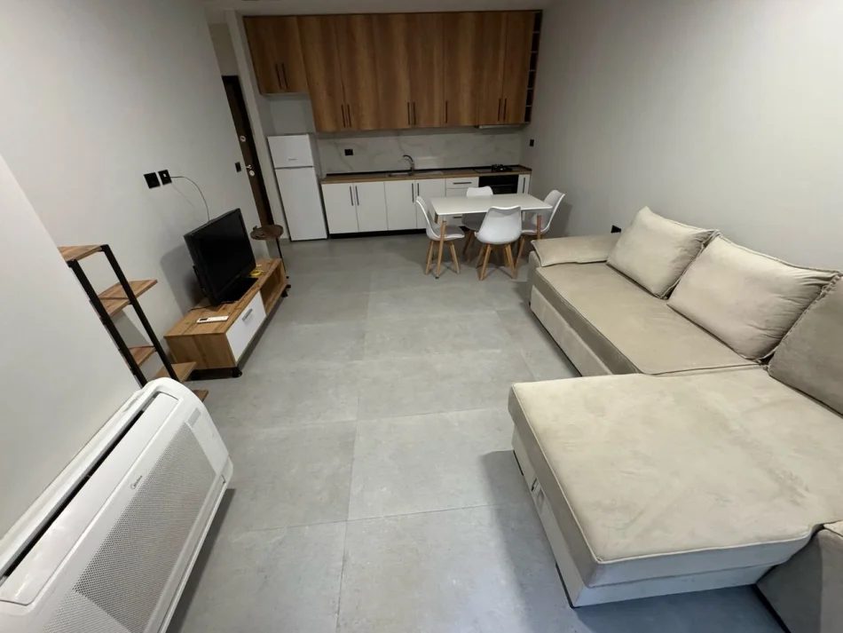 Tirane, shitet apartament 1+1 Kati 0, 118.000 € (Shkolla Bashkuar)