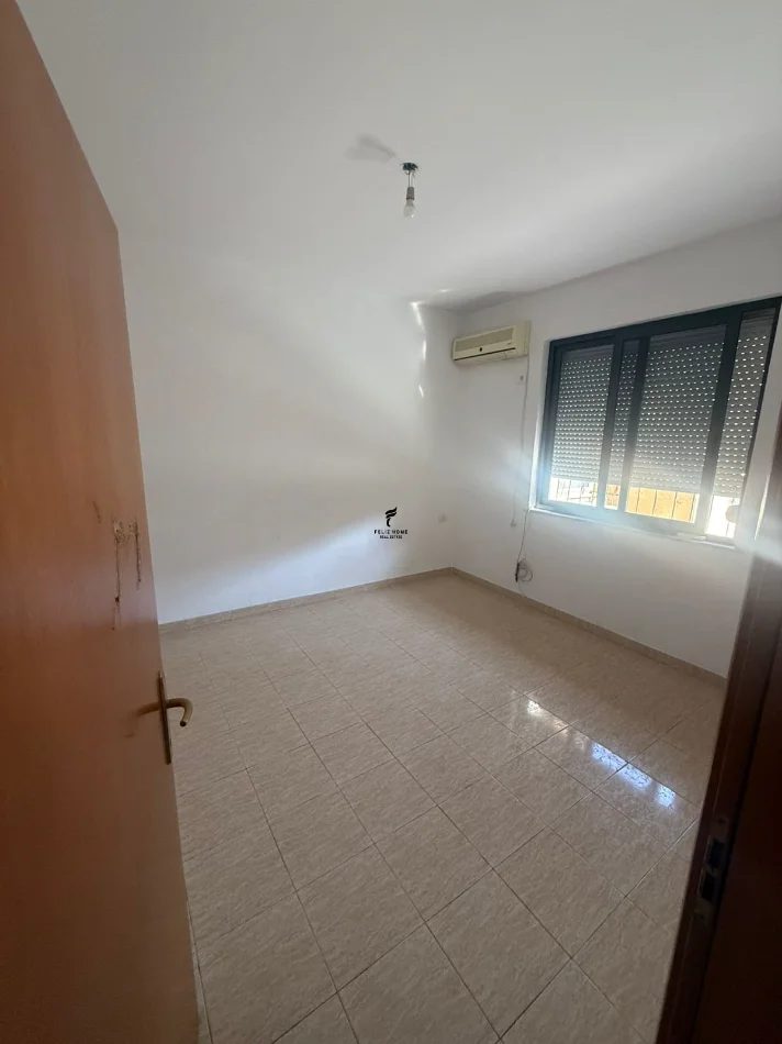Tirane, jepet me qera zyre Kati 1, 70 m² 600 € (BRRYLI)