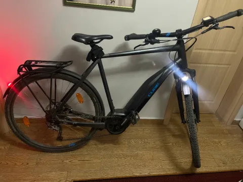 Tirane, shes biciklete elektrike Cube boch gri e erret 750 €