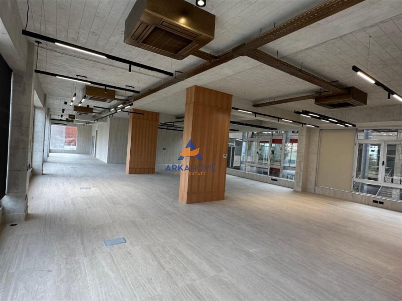JEPET ME QERA AMBIENT 428M2 "KOMPLEKSI DELIJORGJI" 12.000 EU