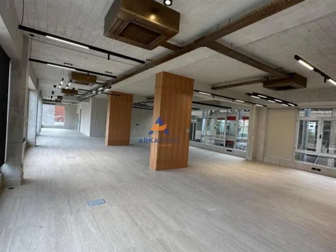 JEPET ME QERA AMBIENT 428M2 "KOMPLEKSI DELIJORGJI" 12.000 EU