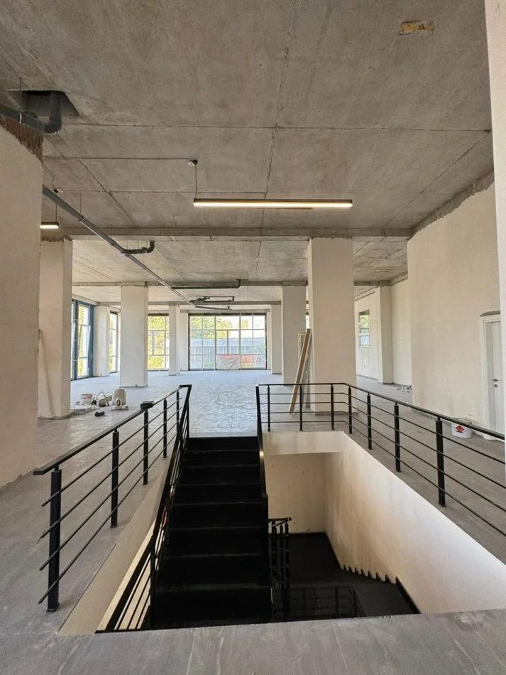 Tirane, jepet me qera zyre Kati 1, 550 m² 3.200 € (BULEVARDI I RI)