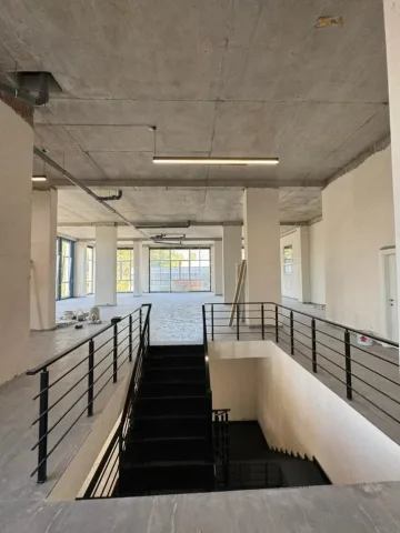 Tirane, jepet me qera zyre Kati 1, 550 m² 3.200 € (BULEVARDI I RI)