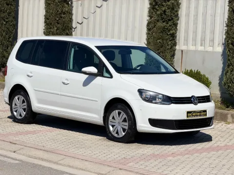 Durres, shitet makine VOLKSWAGEN TOURAN 2.0 Nafte, e bardhë automatik Klima