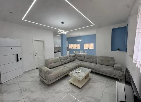 Tirane, jepet me qera apartament 1+1 Kati 9, 87 m² 600 € (Rruga Siri Kodra/Hotel Black Diamond)