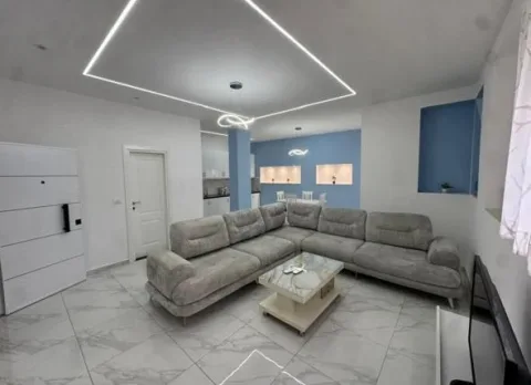 Tirane, jepet me qera apartament 1+1 Kati 9, 87 m² 600 € (Rruga Siri Kodra/Hotel Black Diamond)
