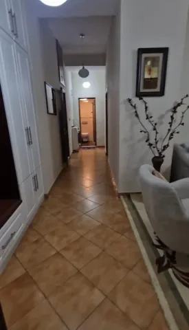 Tirane, jepet me qera apartament 3+1 Kati 3, 100 m² 850 € (Shallvaret)