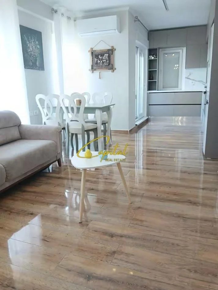 Tirane, jepet me qera apartament 1+1 Kati 9, 70 m² 700 € (21 DHJETORI)