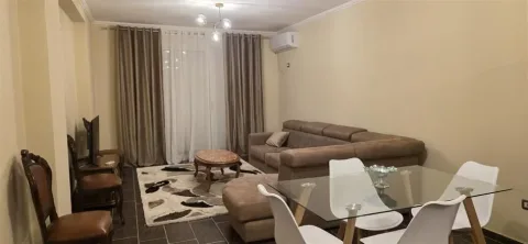 Tirane, jepet me qera apartament 2+1 Kati 6, 120 m² 500 € (YZBERISHT)