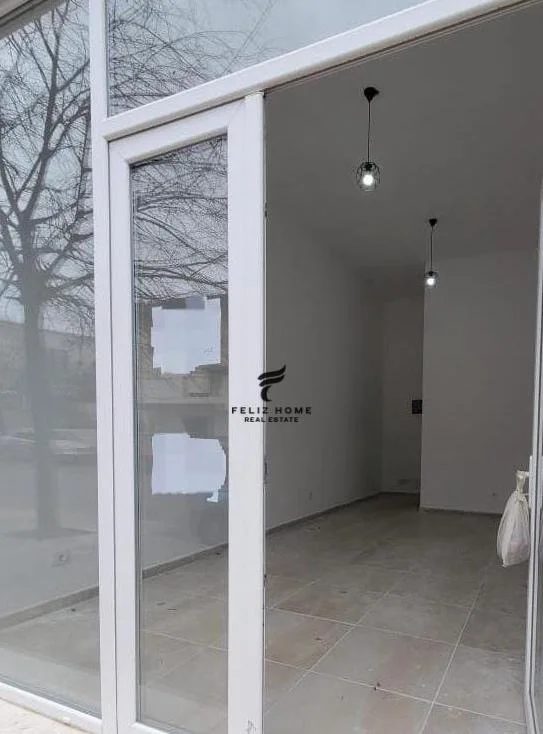 Tirane, jepet me qera dyqan Kati 0, 30 m² 900 € (21 DHJETORI)
