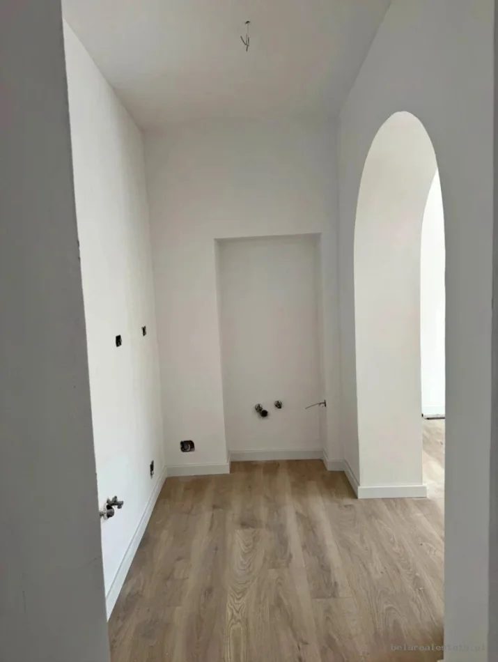 [BZ21046] Tirane, jepet me qera zyre Kati 1, 95 m² 760 €