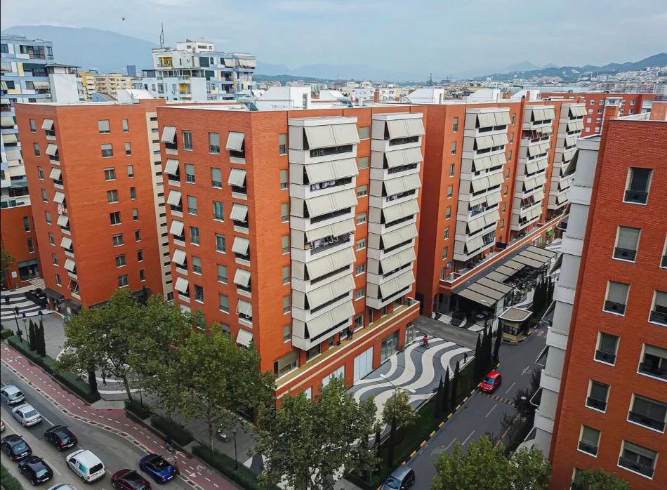Tirane, jepet me qera zyre Kati 3, 250 m² 2.500 € (RRUGA E KAVAJES)
