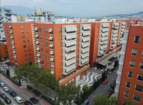 Tirane, jepet me qera zyre Kati 3, 250 m² 2.500 € (RRUGA E KAVAJES)