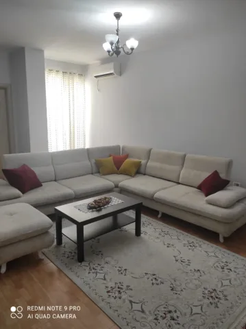 Tirane, jepet me qera apartament 1+1 Kati 5, 75 m² 40.000 Lek (Kmy ne Yzberisht ,Rruga 3 Deshmoret)
