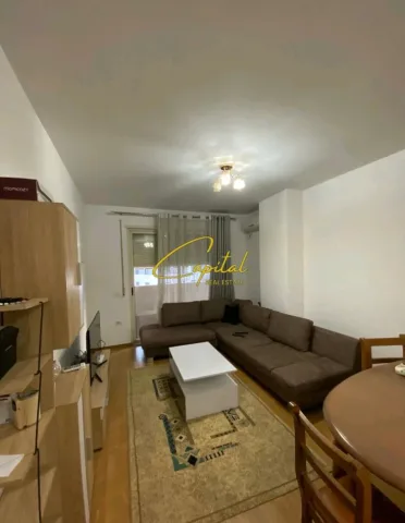 Tirane, jepet me qera apartament 2+1 Kati 1, 85 m² 550 € (ASTIR)