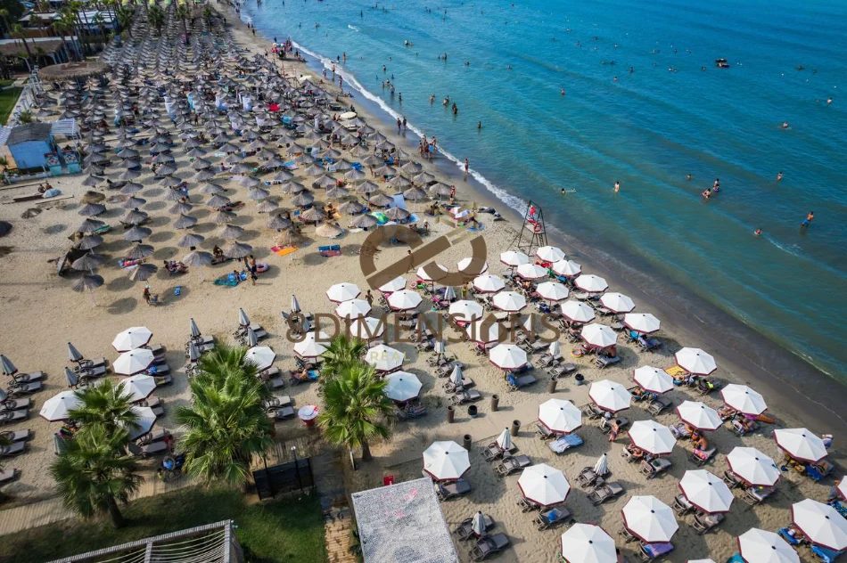 Durres, shitet truall , 16.000 m² (Autostrada Tirane-Durres)
