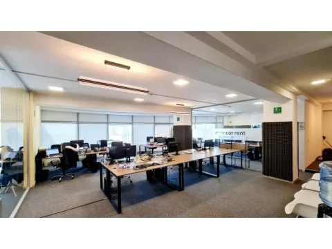 Tirane, shitet ambjent biznesi Kati 5, 290 m² 700.000 € (Rruga e Dibres)