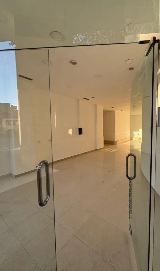 Tirane, jepet me qera dyqan Kati 0, 105 m² 800 € (QYTET STUDENTI)