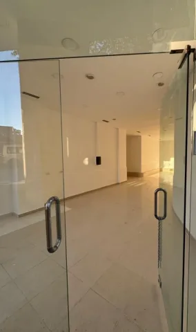 Tirane, jepet me qera dyqan Kati 0, 105 m² 800 € (QYTET STUDENTI)
