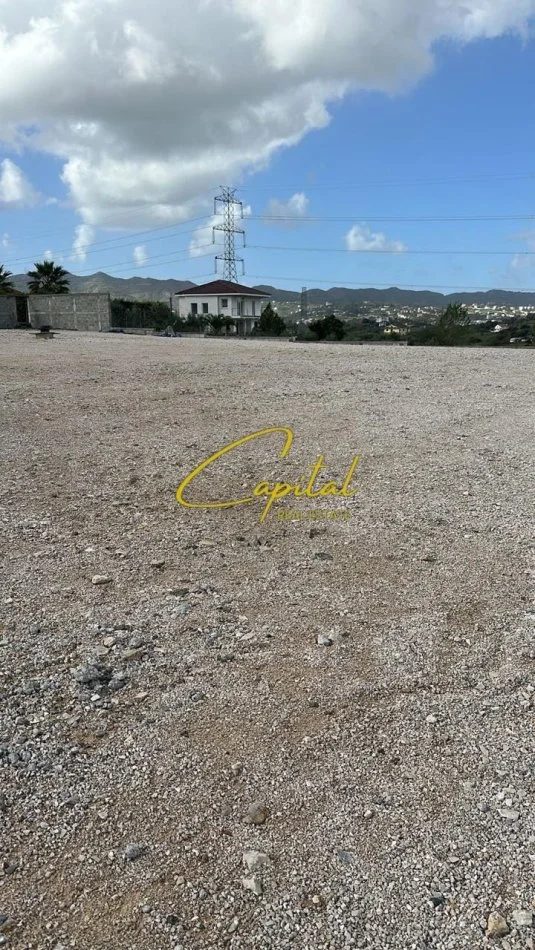 Tirane, jepet me qera toke , 1.600 m² (KASHAR)