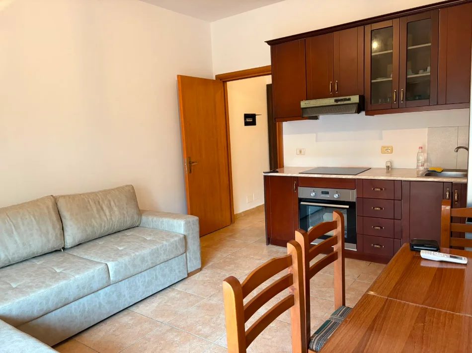 Apartament 1+1 me qira ditore në Golem – Vetëm 70 m nga deti