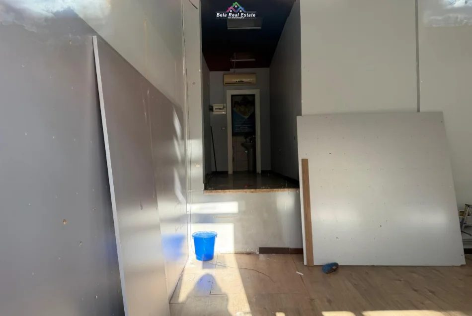 Tirane, jepet me qera dyqan Kati 0, 35 m² 1.800 € (bulevardi zogu i pare)