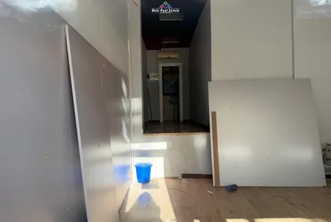 Tirane, jepet me qera dyqan Kati 0, 35 m² 1.800 € (bulevardi zogu i pare)