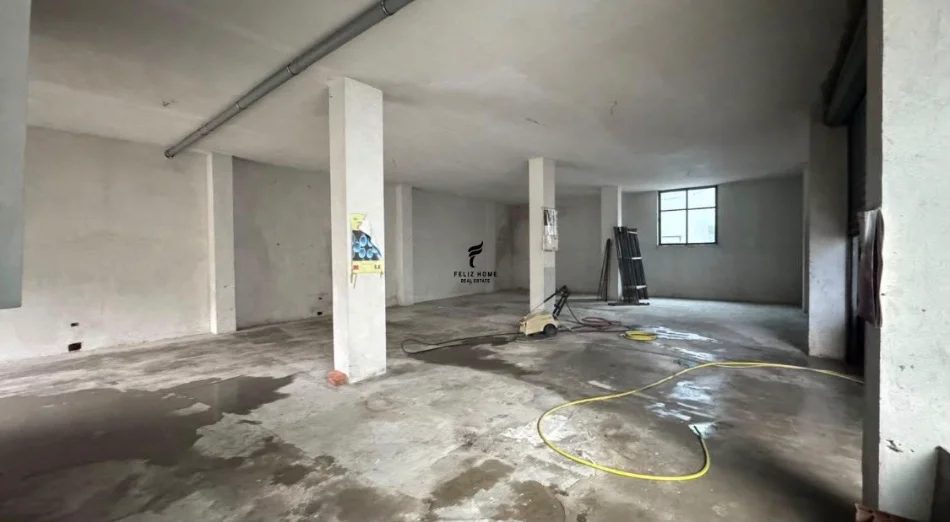 Tirane, jepet me qera magazine Kati 0, 150 m² 500 € (RRETHI I SHKOZES)