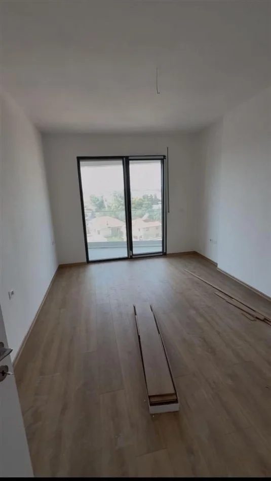 Tirane, jepet me qera apartament 1+1 Kati 4, 70 m² 500 € (Don Bosko)