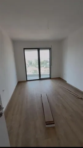 Tirane, jepet me qera apartament 1+1 Kati 4, 70 m² 500 € (Don Bosko)