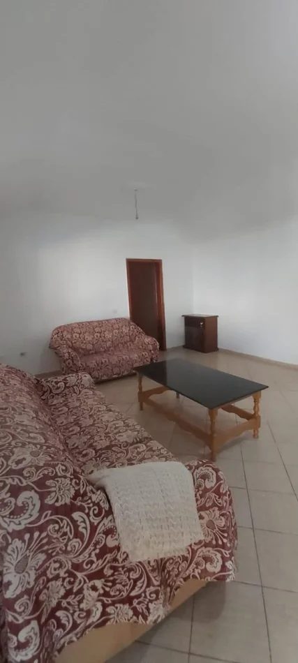 Tirane, jepet me qera apartament 1+1 Kati 1, 80 m² 350 € (Jordan Misja)