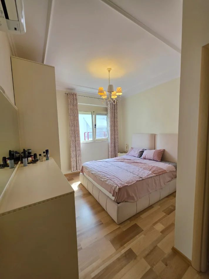 Tirane, shitet apartament 2+1+Ballkon , 105 m² 230.000 € (kompleksi fz)