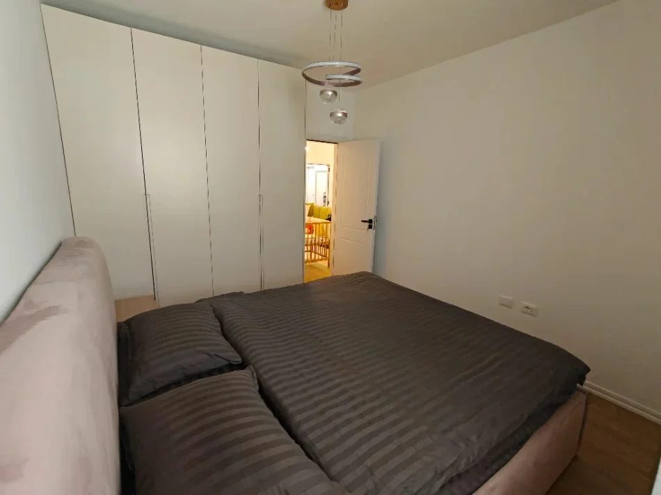 Tirane, jepet me qera apartament 2+1 Kati 6, 80 m² 500 € (Fresku)