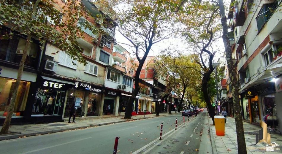 Tirane, shitet dyqan Kati 0, 90 m² 560.000 € (Myslym Shyri buze rruge)