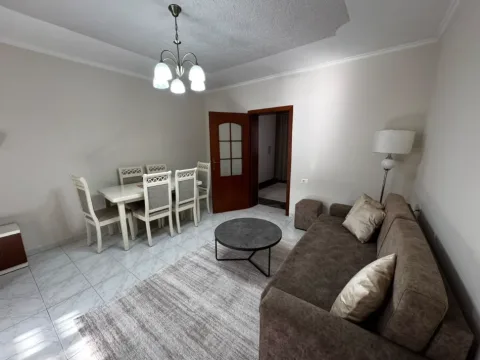 Tirane, jepet me qera apartament 1+1 , 75 m² 450 € (Tek Latitude - Pallati me Shigjeta)