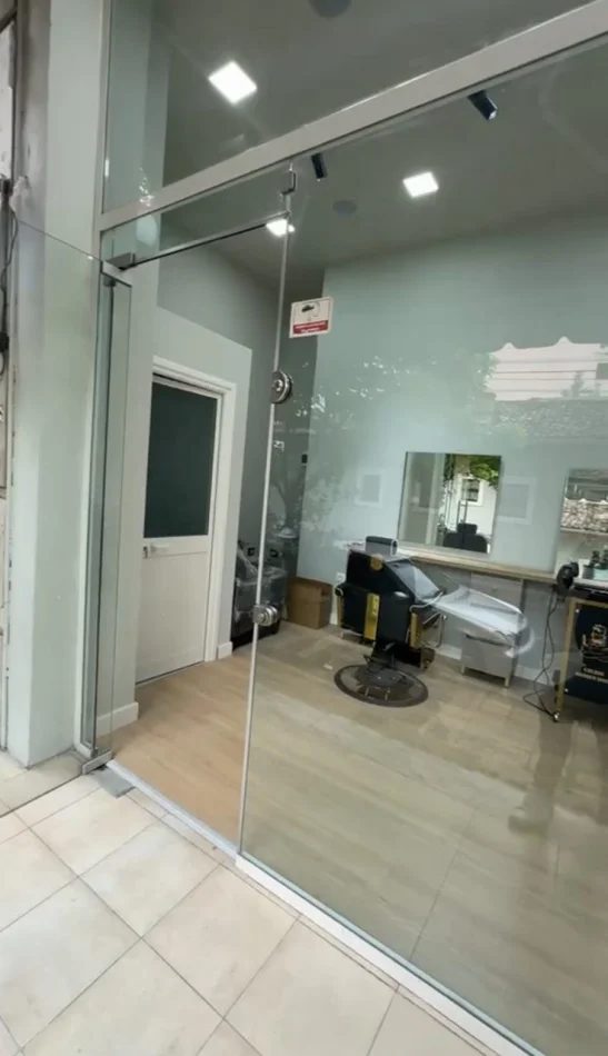Tirane, shitet ambjent biznesi Kati 1, 24 m² 145.000 € (Rruga e Barrikadave)