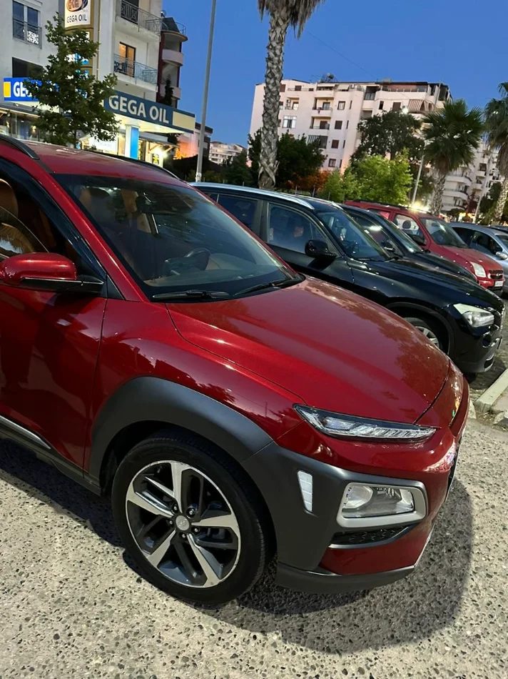 Tirane, shes makine Hyundai Kona Nafte, e kuqe automatik Klima 127.000 km 13.000 €