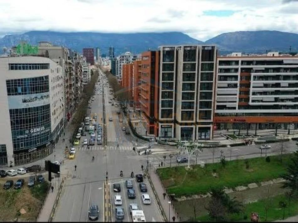 Tirane, shitet ambjent biznesi Kati 2, 578 m² 1.272.810 € (Rruga e Kavajes)