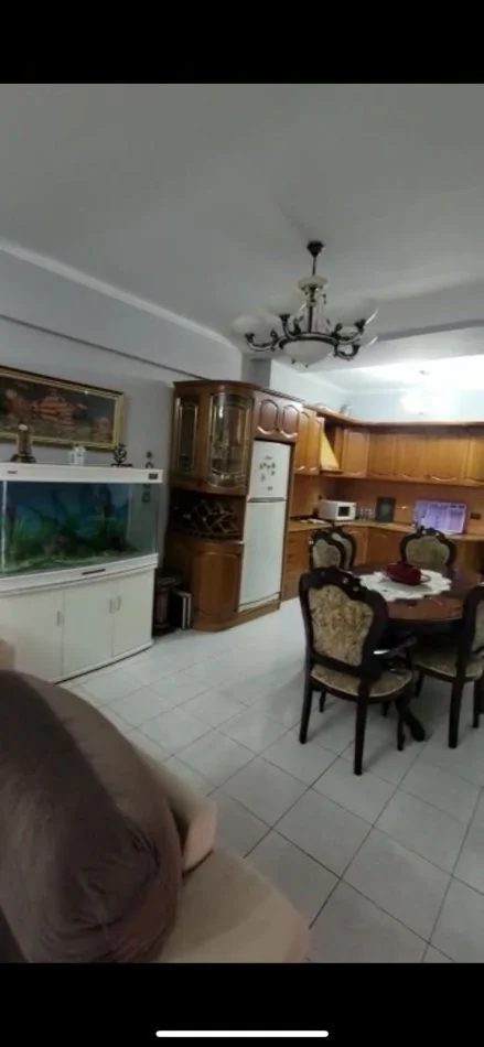 Tirane, jepet me qera apartament 2+1 Kati 2, 101 m² 650 € (LAPRAKE)