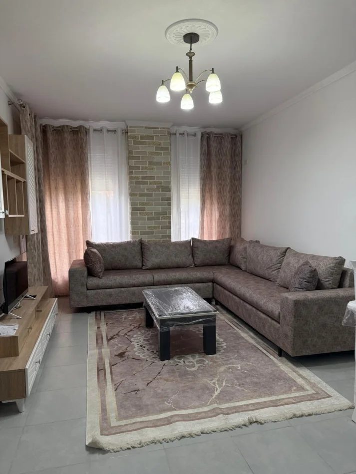 Tirane, jepet me qera apartament 2+1 Kati 1, 100 m² 550 € (Rruga 5 Maji)
