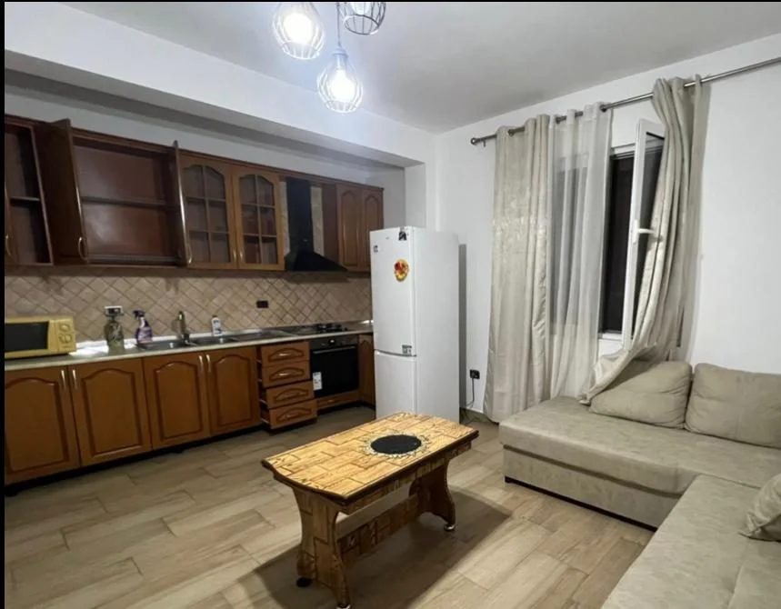 Tirane, jepet me qera apartament 2+1 Kati 1, 80 m² 400 € (Rruga Siri Kodra)