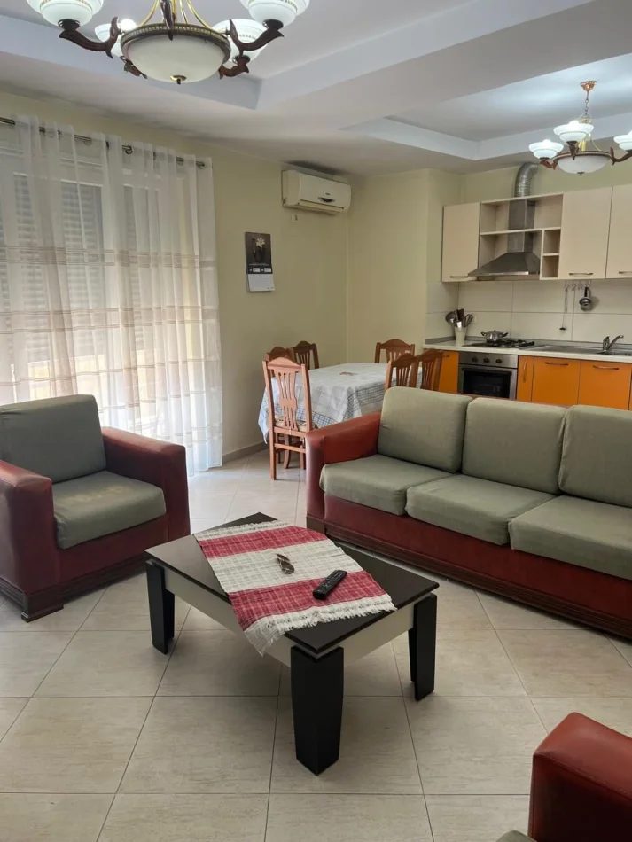 Tirane, jepet me qera apartament 2+1 Kati 4, 114 m² 700 € (Pazari I Ri)