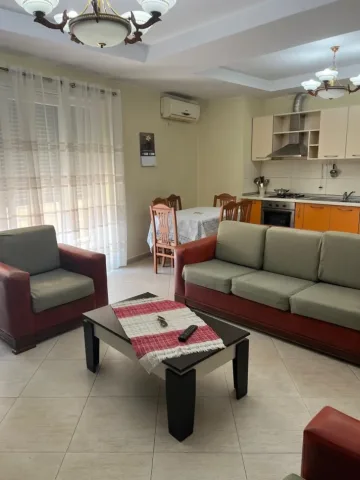 Tirane, jepet me qera apartament 2+1 Kati 4, 114 m² 700 € (Pazari I Ri)