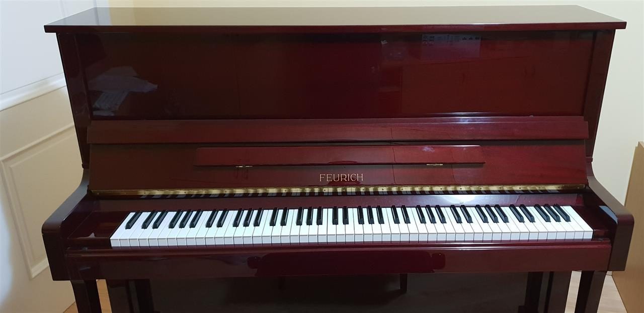 Shitet Piano Feurich