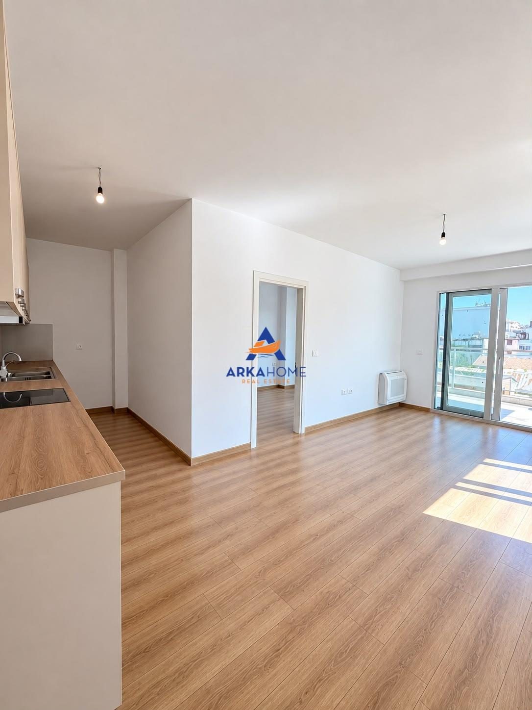 JEPET APARTAMENT ME QERA 1+1+BALLKON "FARMACIA 10, RRUGA E D